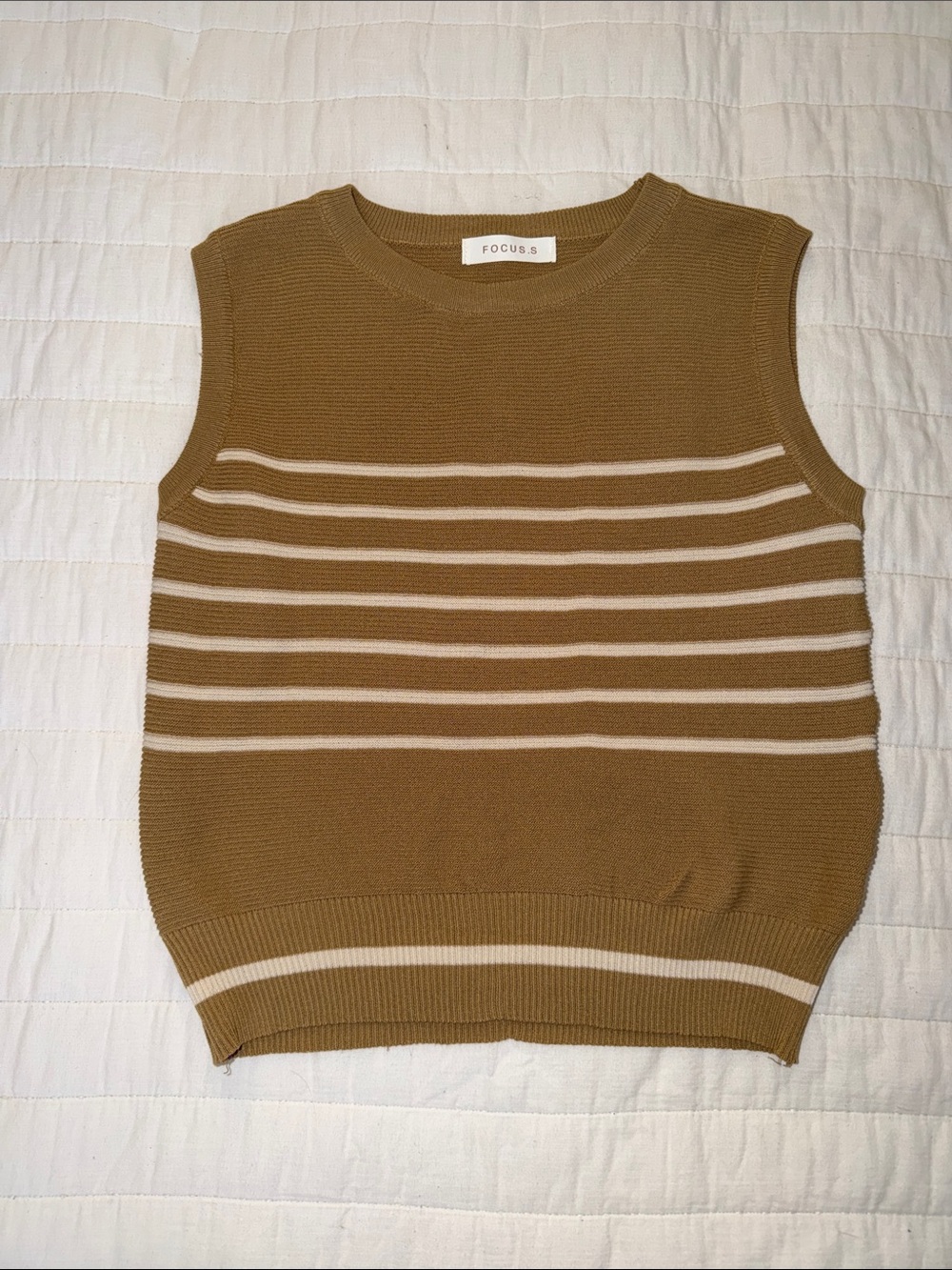 FOCUS.S Women's Sleeveless Crew Sweater in Camel with Cream Stripes